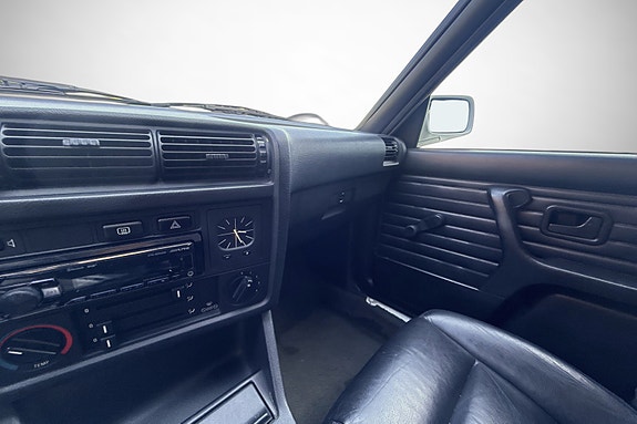 BMW 318i 27 of 30
