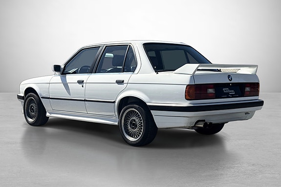 BMW 318i 11 of 30