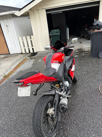 Yamaha YZF-R 125 2 of 5