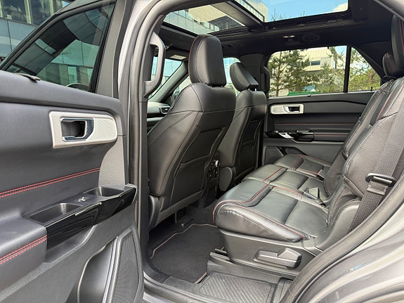 Ford Explorer 14 of 28