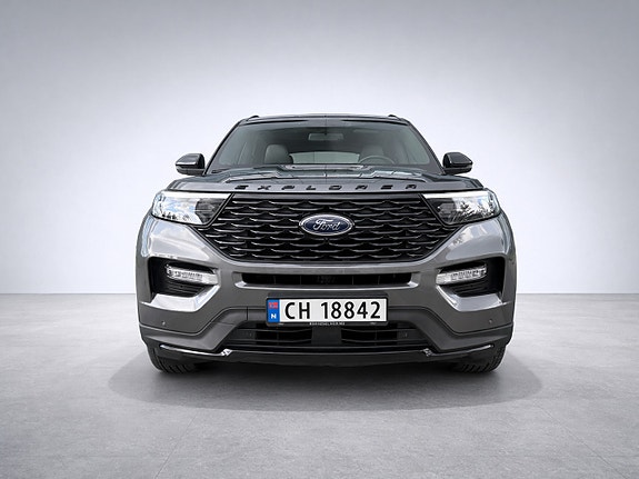 Ford Explorer 2 of 5