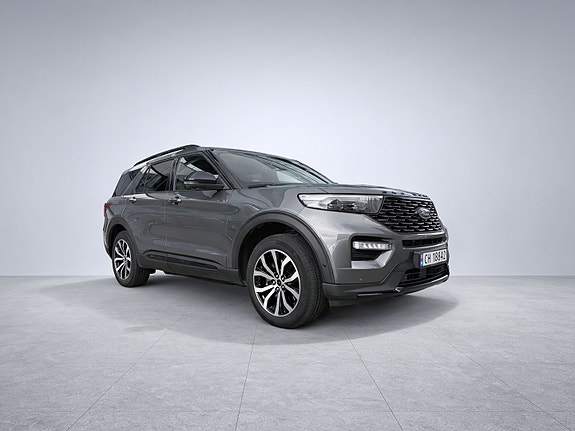 Ford Explorer 3 of 5