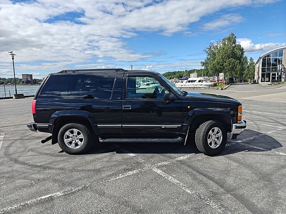 Chevrolet Tahoe 2 of 5
