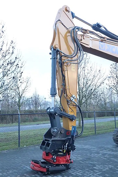XCMG XE260E 4 of 5