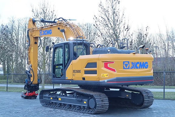 XCMG XE260E 2 of 5