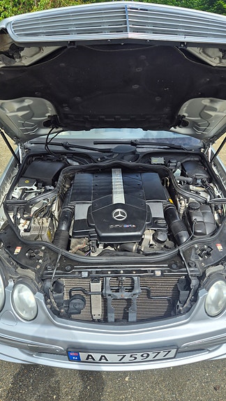 Mercedes-Benz E500 17 of 30