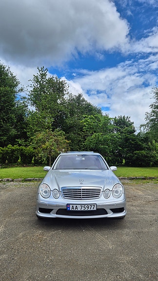 Mercedes-Benz E500 3 of 30
