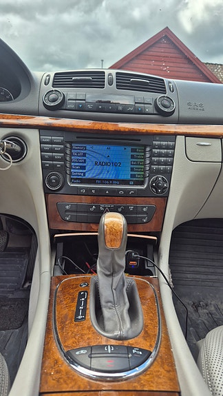 Mercedes-Benz E500 22 of 30