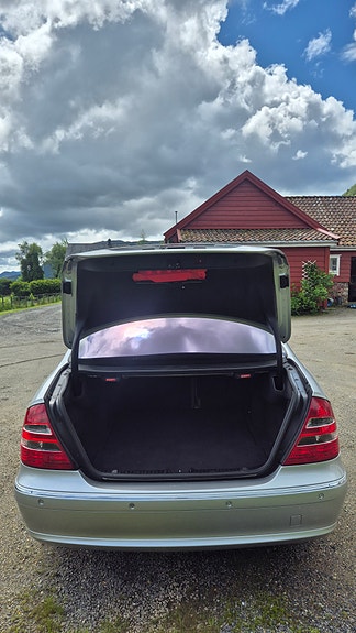 Mercedes-Benz E500 8 of 30