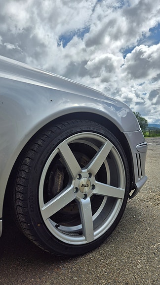 Mercedes-Benz E500 14 of 30