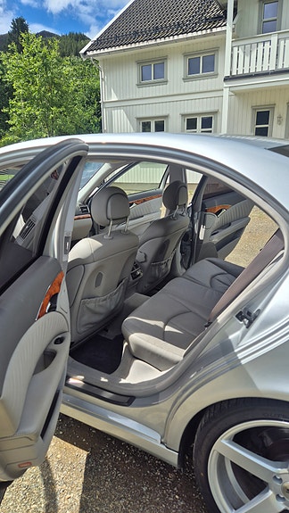 Mercedes-Benz E500 25 of 30