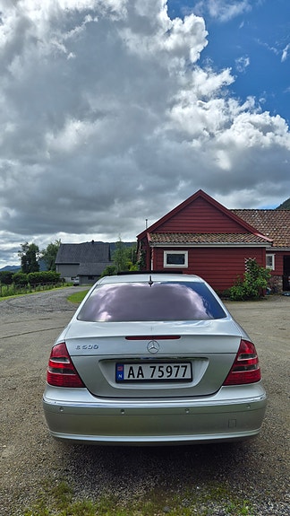 Mercedes-Benz E500 7 of 30