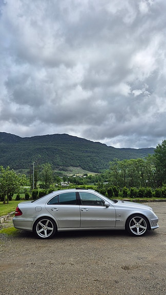 Mercedes-Benz E500 11 of 30