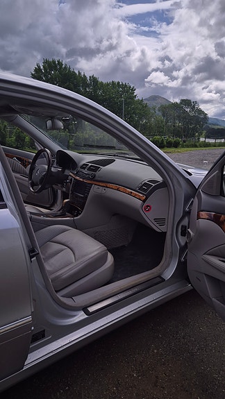 Mercedes-Benz E500 24 of 30