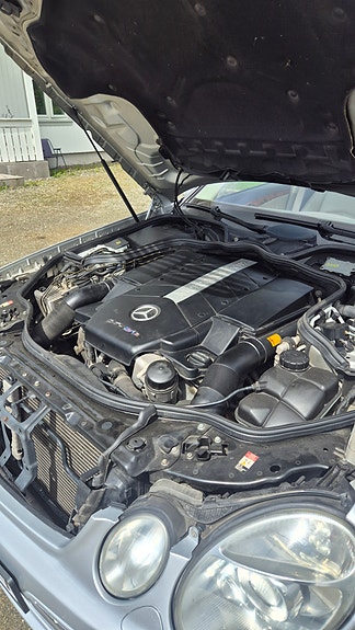 Mercedes-Benz E500 18 of 30
