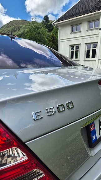 Mercedes-Benz E500 6 of 30
