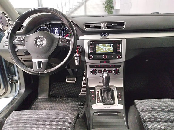 Volkswagen Passat Alltrack 12 of 28
