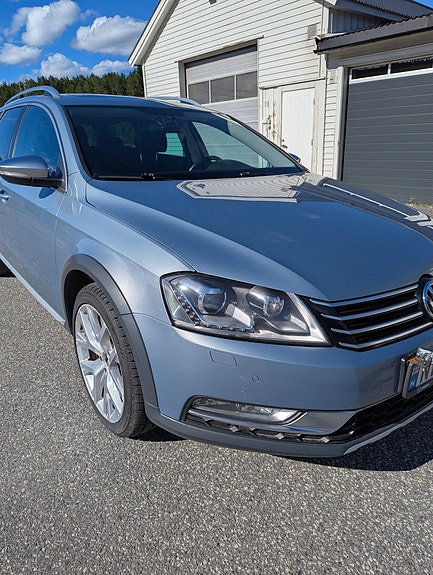 Volkswagen Passat Alltrack 3 of 28