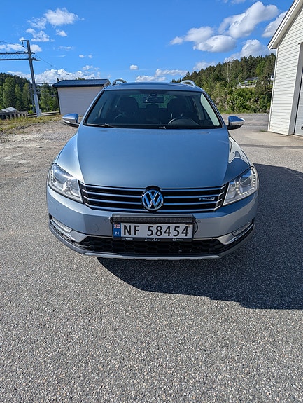 Volkswagen Passat Alltrack 2 of 28