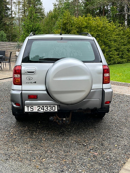 Toyota RAV4 4 of 5