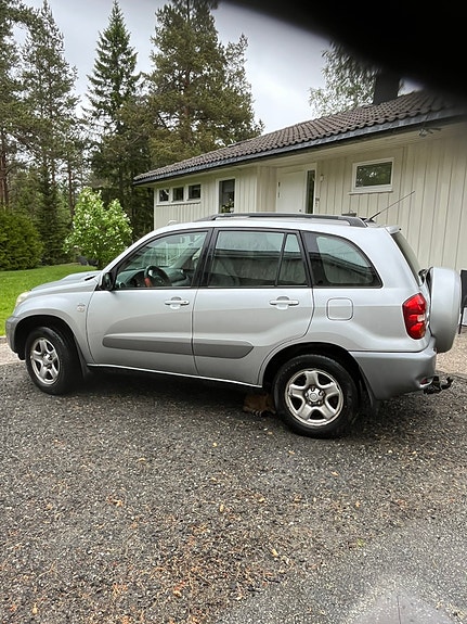 Toyota RAV4 3 of 5
