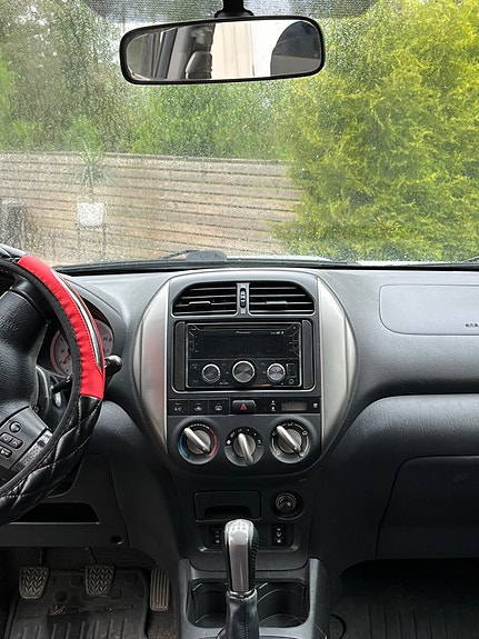 Toyota RAV4 5 of 5