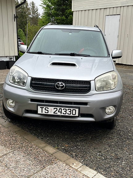 Toyota RAV4 2 of 5