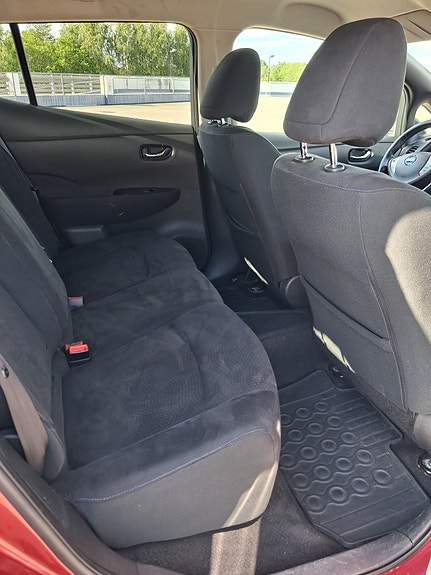 Nissan Leaf 13 of 17