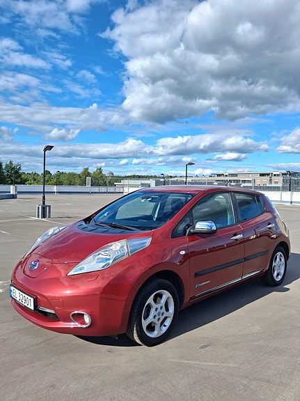 Nissan Leaf 3 of 17