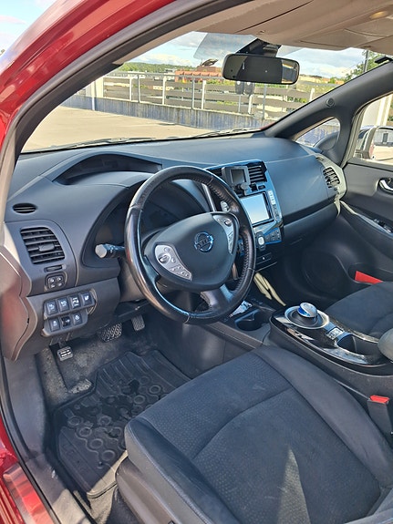 Nissan Leaf 8 of 17