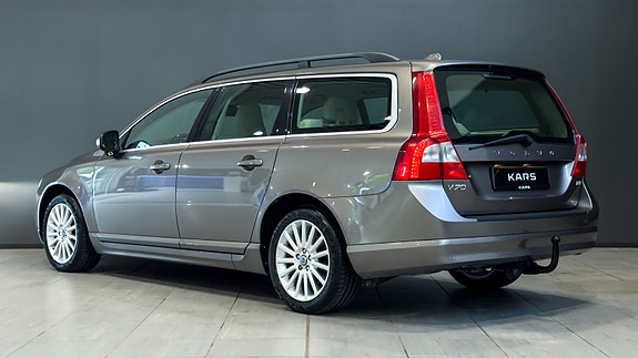 Volvo V70 3 of 5