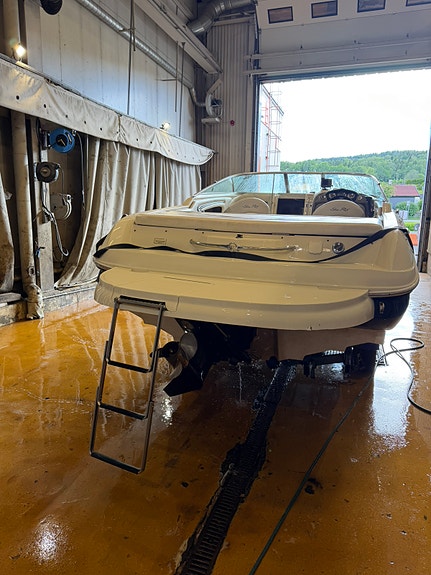 Sea Ray 220 Sun Sport 2004 – Kun ca. 360 timer – MerCruiser 4.3 MPI 220 hk 5 of 5