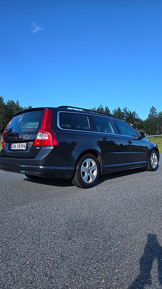 Volvo V70 3 of 27