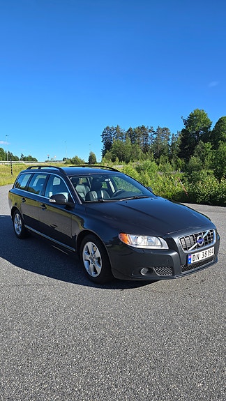 Volvo V70 2 of 27