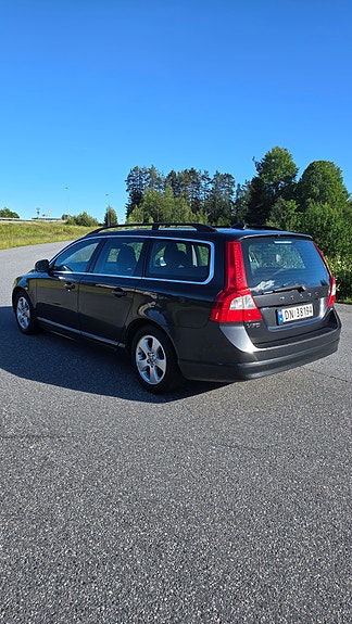 Volvo V70 10 of 27