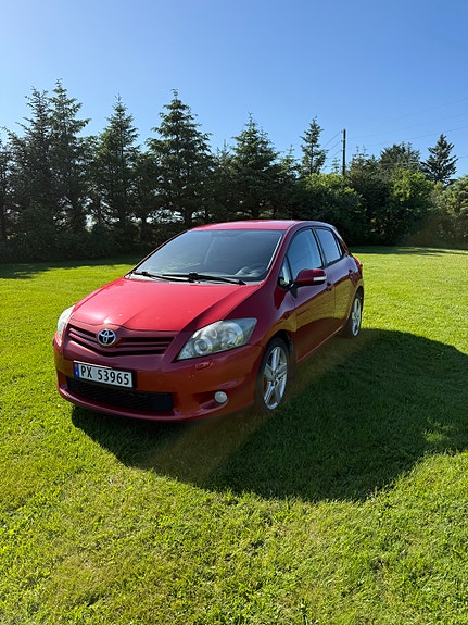 Toyota Auris 4 of 5