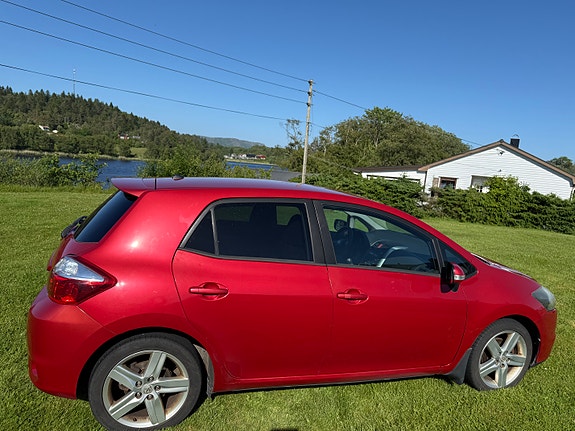 Toyota Auris 3 of 5
