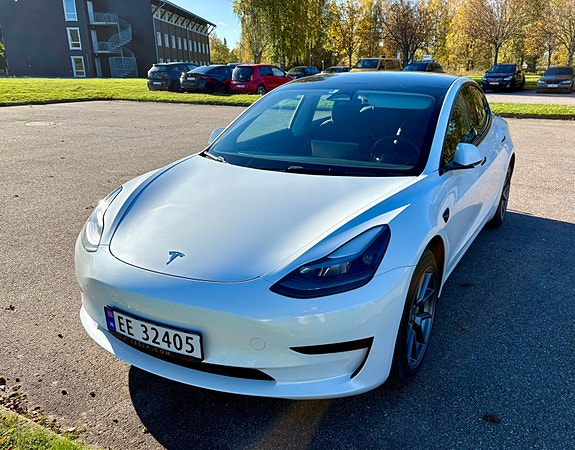 Tesla Model 3 11 of 14