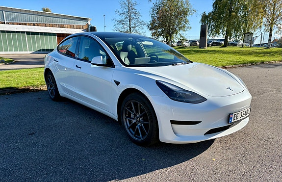 Tesla Model 3 4 of 14