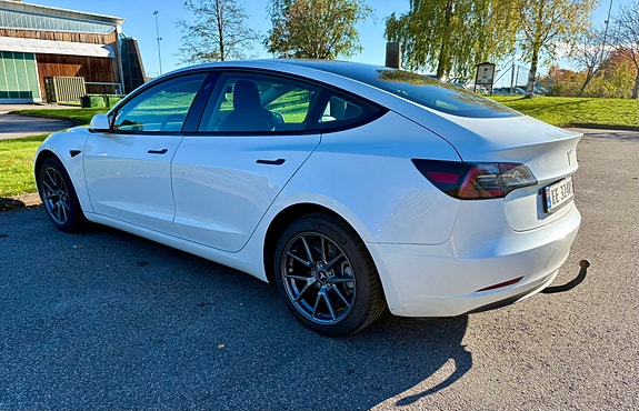 Tesla Model 3 10 of 14
