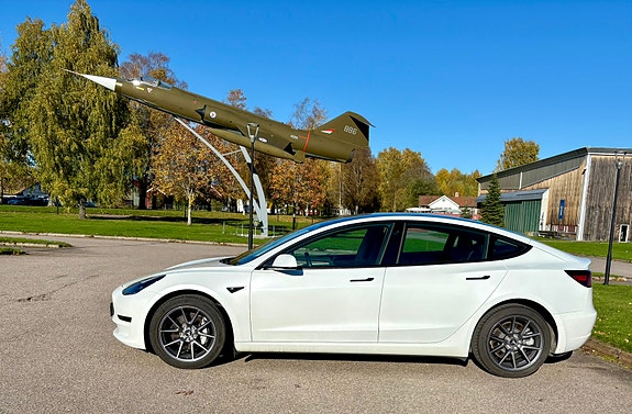 Tesla Model 3 2 of 14