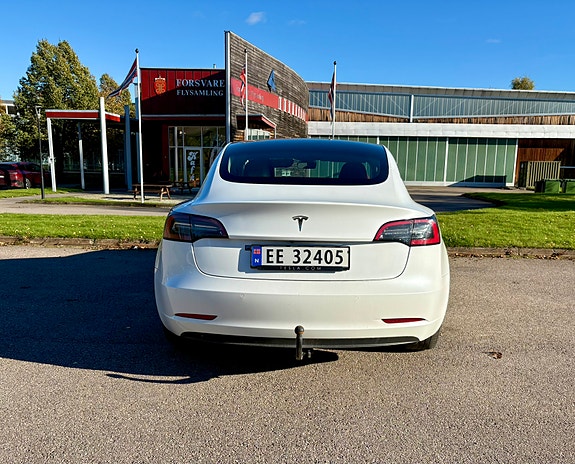 Tesla Model 3 9 of 14