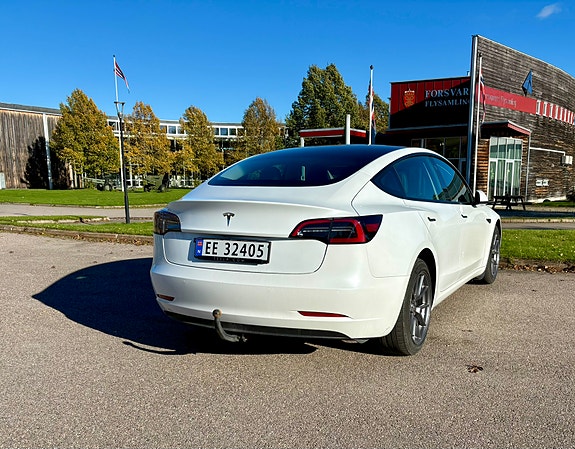 Tesla Model 3 8 of 14