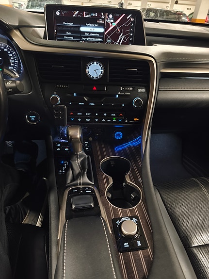 Lexus RX450h 10 of 27