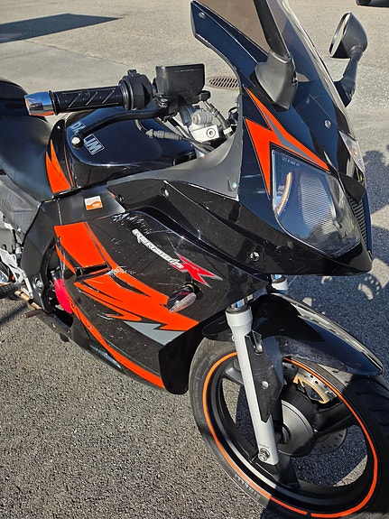 Daelim Roadwin VJ 125 R 4 of 5