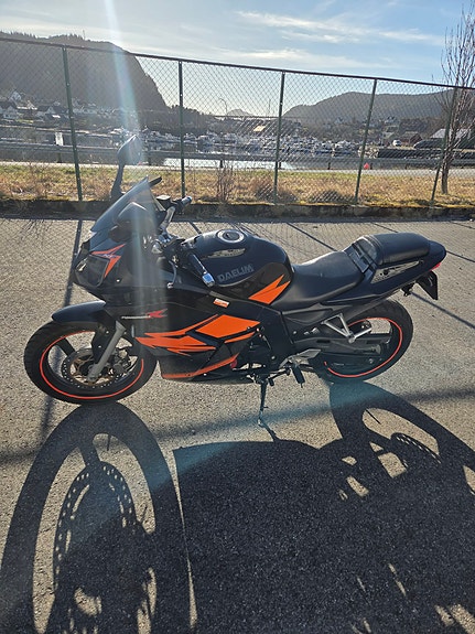 Daelim Roadwin VJ 125 R 2 of 5