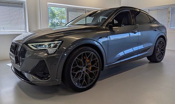 Audi e-tron Sportback 2 of 5