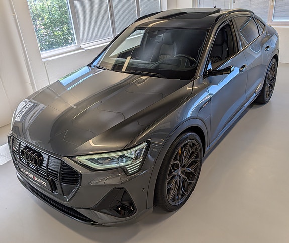 Audi e-tron Sportback 3 of 5