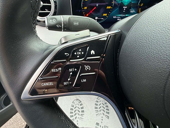 Mercedes-Benz E300 e 17 of 30