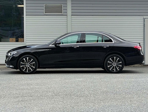 Mercedes-Benz E300 e 8 of 30